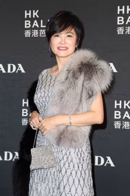 林青霞年紀大了也很美,穿紗裙氣質優雅高貴,網友:這才是68歲的真實樣子