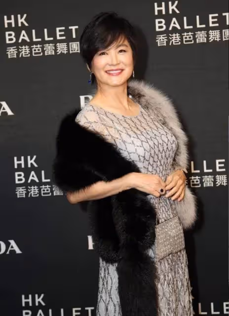 林青霞年紀大了也很美,穿紗裙氣質優雅高貴,網友:這才是68歲的真實樣子
