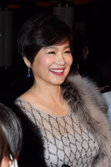 林青霞年紀大了也很美,穿紗裙氣質優雅高貴,網友:這才是68歲的真實樣子