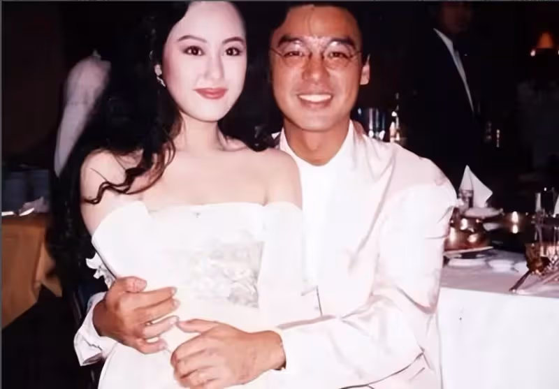 「人間富貴花」章小蕙:60歲穿衣簡約不扮嫩「比真名媛更像名媛」:自然老去的樣子真美