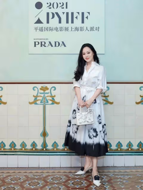 「人間富貴花」章小蕙:60歲穿衣簡約不扮嫩「比真名媛更像名媛」:自然老去的樣子真美