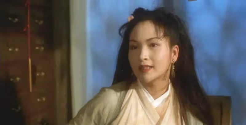 1989年落選港姐,出演三部周星馳電影,拍了十年三級片未走紅,如今53歲已從娛樂圈銷聲匿跡