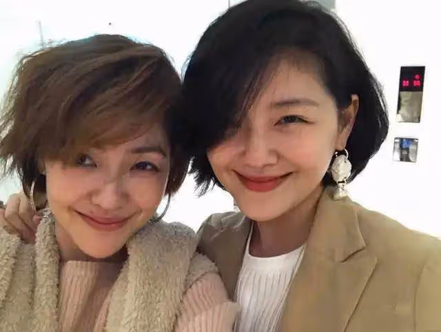 大s也不是天生麗質，剪了短髮不包裝，也成了大眾的老阿姨，網友：有中年大媽感覺了