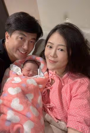 49歲八點檔男星吳皓昇「中年得女」瞬間變身「女兒奴」抱著女兒「淚流不止」激動喊：長得像媽媽超美