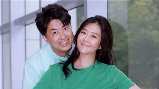 49歲八點檔男星吳皓昇「中年得女」瞬間變身「女兒奴」抱著女兒「淚流不止」激動喊：長得像媽媽超美