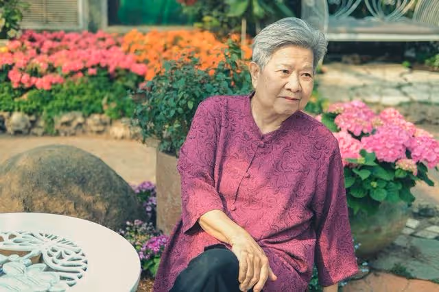 再婚3個月，老伴就要求給她兒子買婚房，大爺直言：不慣著你