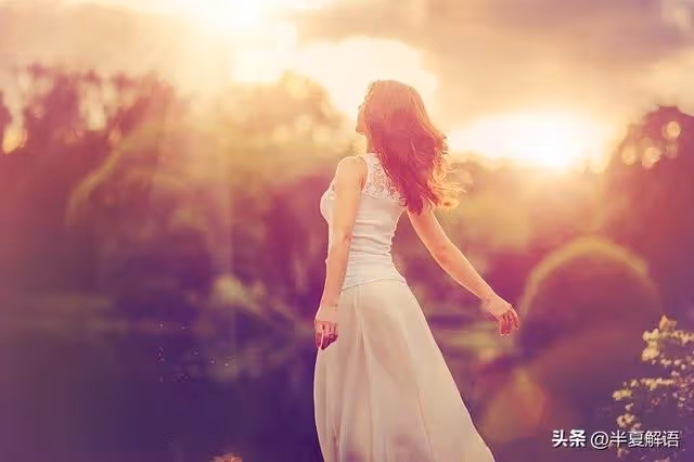 婆婆在大兒子家養老5年，被麼兒接走，大兒媳攔住：借的30萬沒還