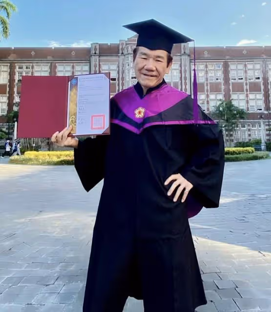 61歲歌手趙傳碩士畢業!耗時一年才完成論文,3年前考上台灣名校