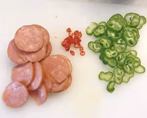 黑椒牛肉火腿雙拼披薩8寸