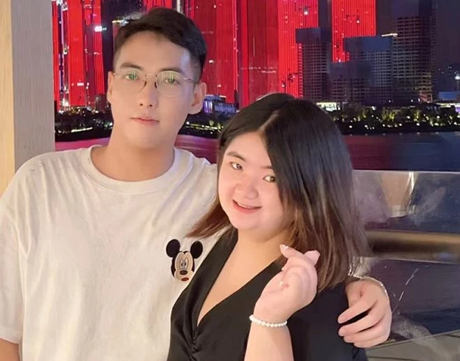22歲星二代被曝當公關，派對上被帥哥包圍心情好，曾在TVB跑龍套