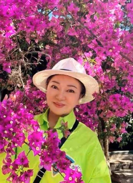 67歲白冰冰單身7年了，節目突停播開心出國，自曝「吃避孕藥」引熱議，嬌羞報喜：好事不說破