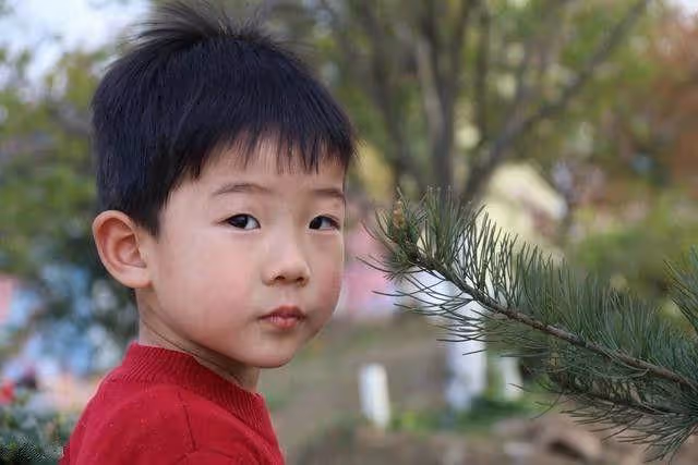 五歲男寶放學去買雪糕「一去不回」，十八年後的「一杯豆漿」，兒子認出親媽