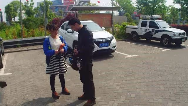 五歲男寶放學去買雪糕「一去不回」，十八年後的「一杯豆漿」，兒子認出親媽
