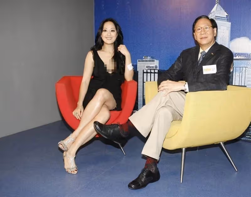 章小蕙真是貴氣女人，穿黑色荷葉邊裙風情萬種，59歲臉上飽滿無皺紋：比年輕時更有韻味