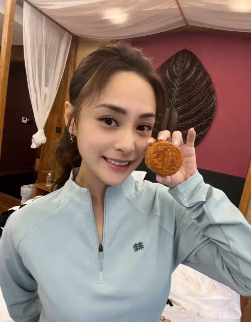 神仙顏值!阿嬌當場卸妝大方曬「卸妝前後對比」,網友直呼:宛如出水芙蓉