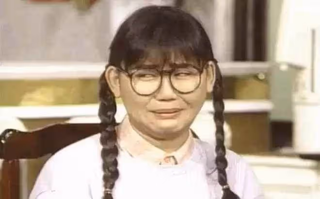 57歲綜藝大姊大「突自爆最大兒28歲」當媽多年,直言「我要錢沒用」,欲將5億資產留員工,網狂讚:真的大善人