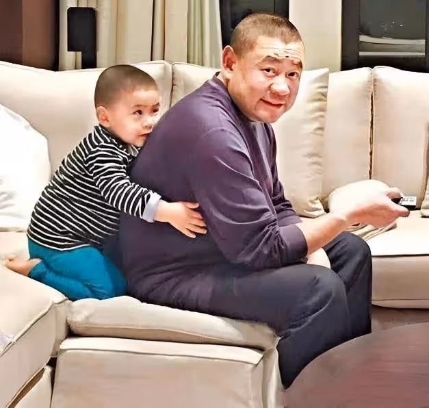 豪門棄子劉子鋒,母親是化學博士父親是劉鑾雄,卻4歲被踢出家門
