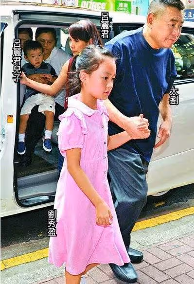 豪門棄子劉子鋒,母親是化學博士父親是劉鑾雄,卻4歲被踢出家門