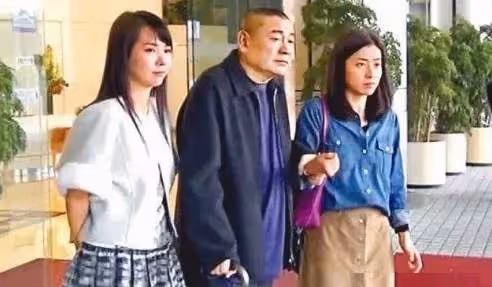 豪門棄子劉子鋒,母親是化學博士父親是劉鑾雄,卻4歲被踢出家門