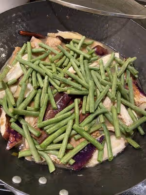 燜卷子（排骨茄子豆角底）