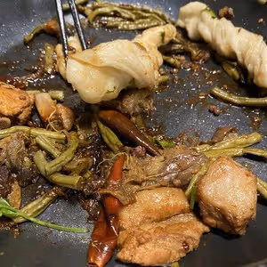 燜卷子（排骨茄子豆角底）