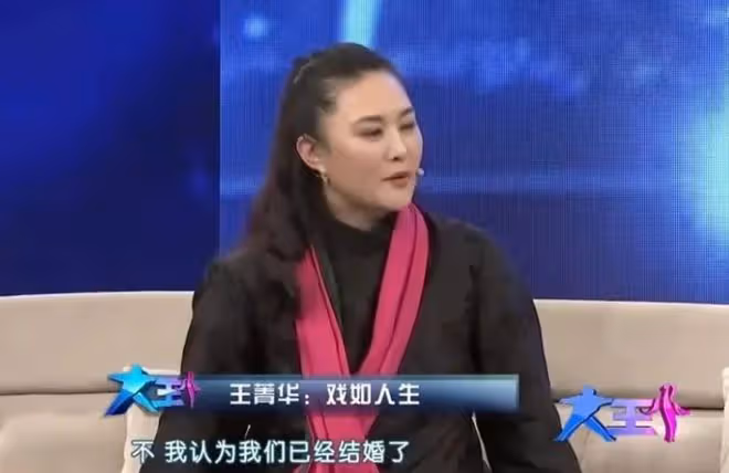 50歲王菁華罕露面氣質出眾，曾與常戎相戀11年，分手後單身多年