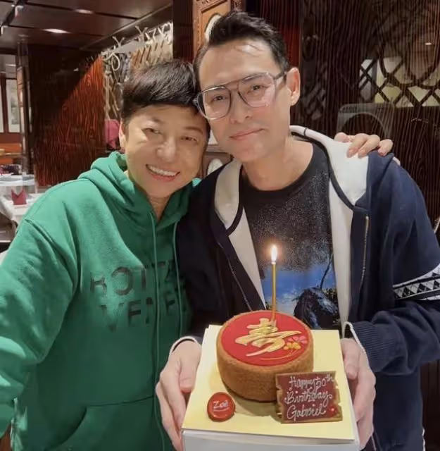 知名港星慶祝50歲生日！化妝師妻子高調現身，女方身材引關注