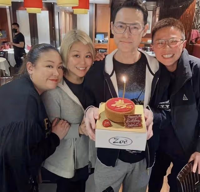 知名港星慶祝50歲生日！化妝師妻子高調現身，女方身材引關注