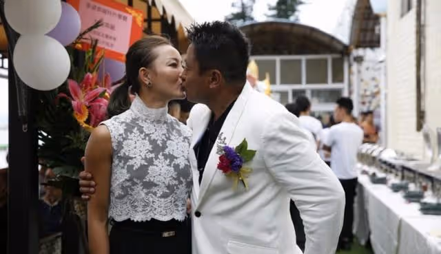 知名港星前妻近況曝光，離婚後生活富貴，周身名牌常現身名媛聚會