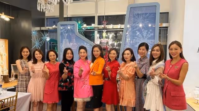 知名港星前妻近況曝光，離婚後生活富貴，周身名牌常現身名媛聚會