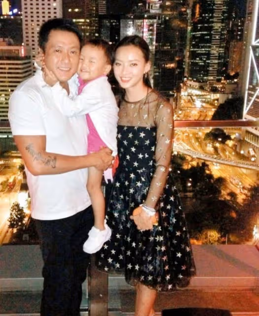 知名港星前妻近況曝光，離婚後生活富貴，周身名牌常現身名媛聚會