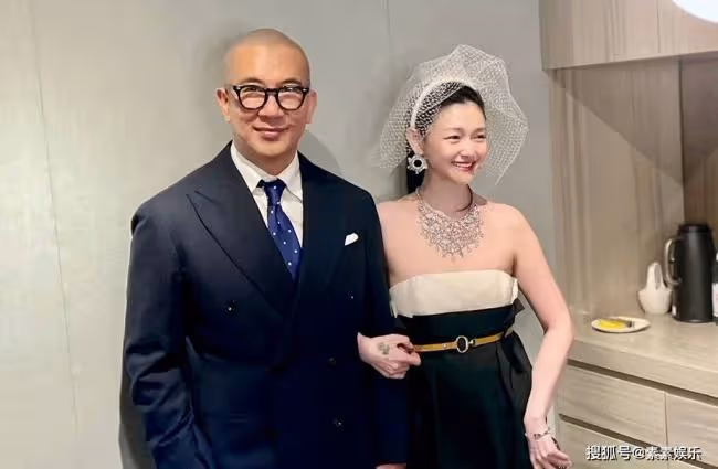 汪小菲首曬和張穎穎合照 笑容滿面迎來第二春