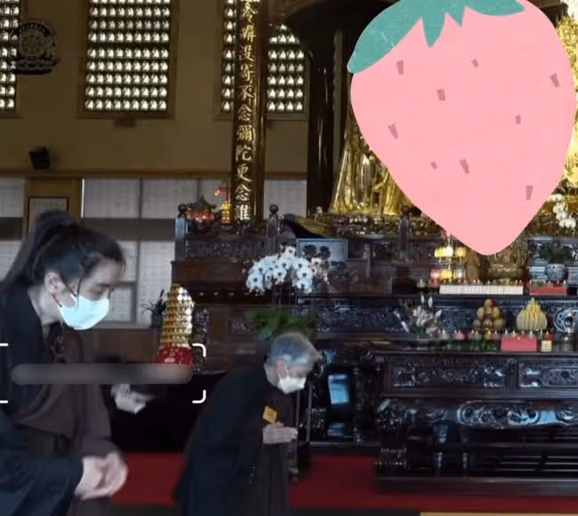55歲王祖賢現身寺廟 眼睛紅腫像是剛哭過