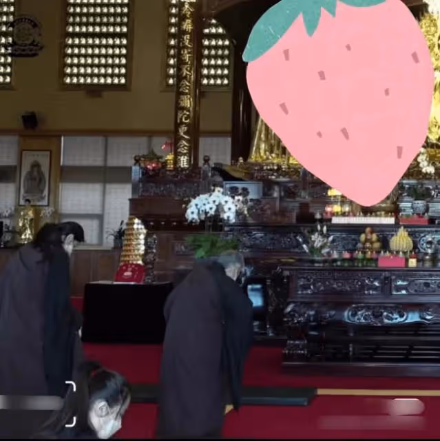 55歲王祖賢現身寺廟 眼睛紅腫像是剛哭過