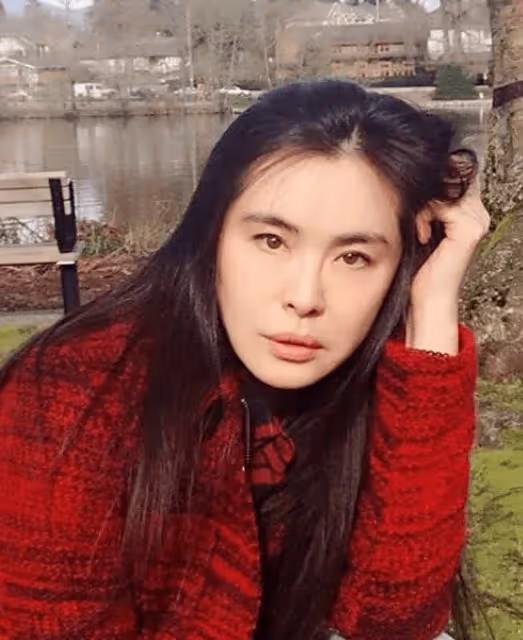 55歲王祖賢現身寺廟 眼睛紅腫像是剛哭過