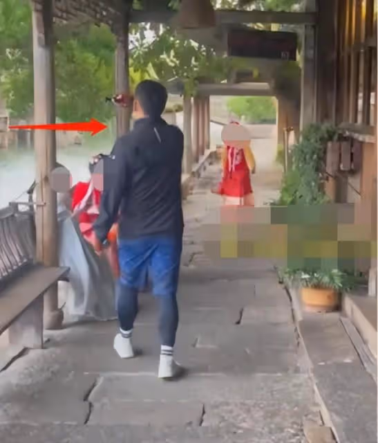 黃磊黃渤嚴敏酒吧聚會 黃磊瘦太多顏值回春