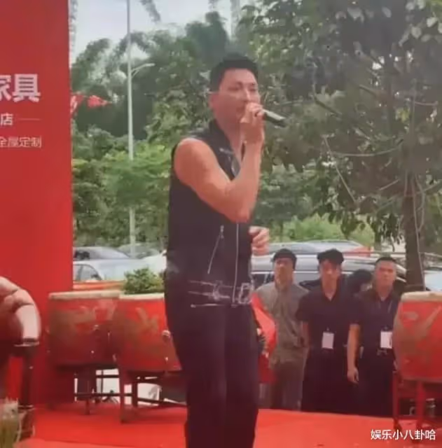 62歲男星落魄賣唱！冷清現場「被大媽一眼認出」：你怎麼到這裡了　心酸回答「看哭無數中年人」