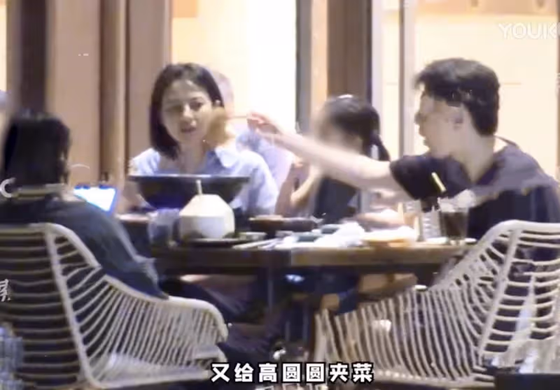 一家三口罕同框！高圓圓「帶3歲女兒聚餐」身高驚人　曝過程「趙又廷一刻不離身」全網羨慕：太甜了