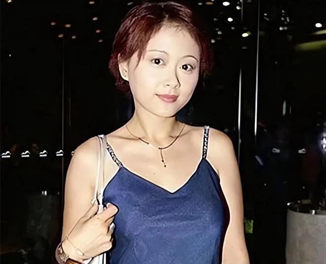 曾志偉與倆已婚女星聚會引熱議!抱作一團不避嫌,臉貼臉顯親密