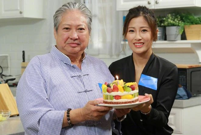 曾志偉與倆已婚女星聚會引熱議!抱作一團不避嫌,臉貼臉顯親密
