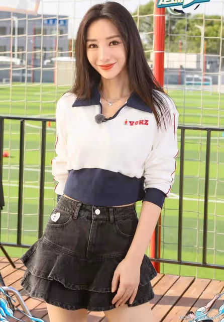 世界盃狂歡夜，柳岩變身足球寶貝跳tukohtaka舞，好身材引人嫉妒