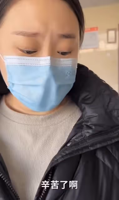 丫蛋現身醫院產檢！肚大如籮疑懷三胎，二婚老公喊話兒子激動難掩