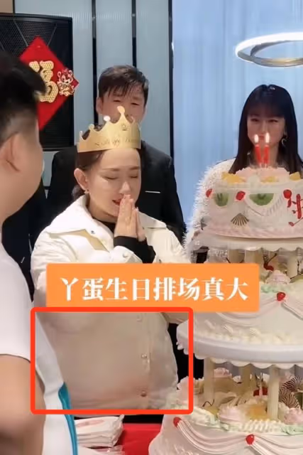 丫蛋現身醫院產檢！肚大如籮疑懷三胎，二婚老公喊話兒子激動難掩