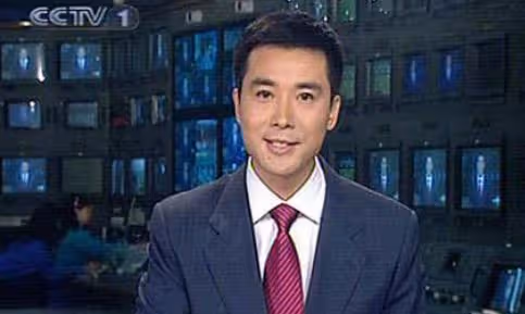央視主持現大失誤！播新聞口誤觀眾懵圈，身旁女搭檔點頭場面尷尬
