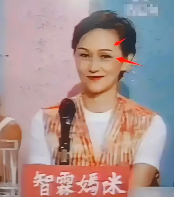 張智霖媽媽太優雅了，中德混血明艷又大氣，高貴氣質好像富家女！