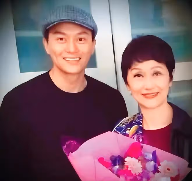 張智霖媽媽太優雅了，中德混血明艷又大氣，高貴氣質好像富家女！