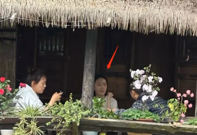 眾星齊聚烏鎮戲劇節不戴口罩 梅婷憔悴童瑤發胖