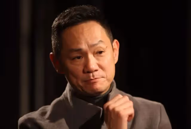 摘下影帝！52歲男星哽咽指天「今晚終於能做好夢」　「妻走後13年堅持不娶」現況令人淚目