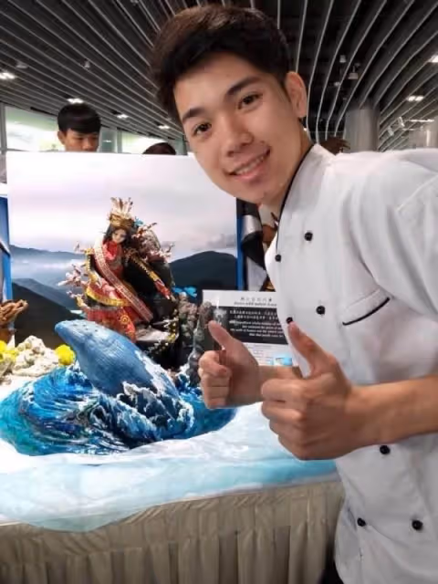 台灣之光!閱讀障礙少年「愛上做翻糖每天睡3小時」 台灣味神作「奪翻糖蛋糕國際金牌」錄取清大,網贊:追求夢想真的很感動