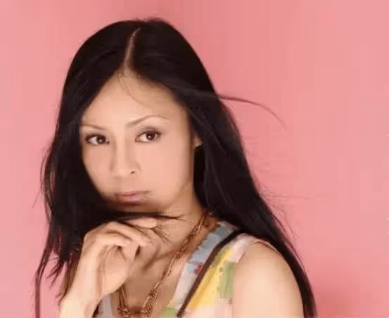 16歲出道曾被稱鄧麗君接班人,今鄉下撈金,顏值崩塌,52歲未婚無子,高勝美經歷了什麼